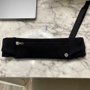 NWOT Lululemon Running Belt / Fanny Pack Size S/M